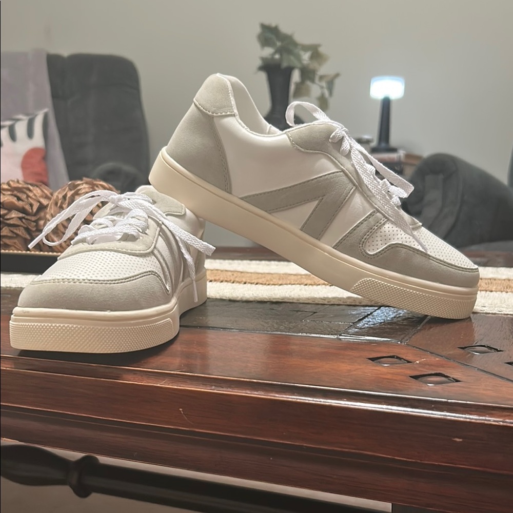Women’s MIA White and Gray Sneakers Classic Retro Design